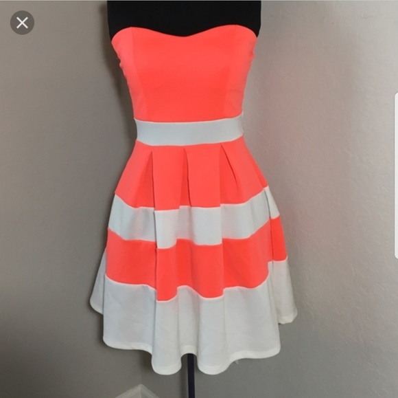 Charlotte Russe Dresses & Skirts - Coral and white strapless skater dress